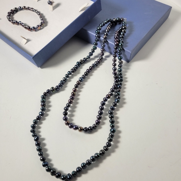 New metallic pearl necklaces, bracelet and earrings set in box - Picture 3 of 10